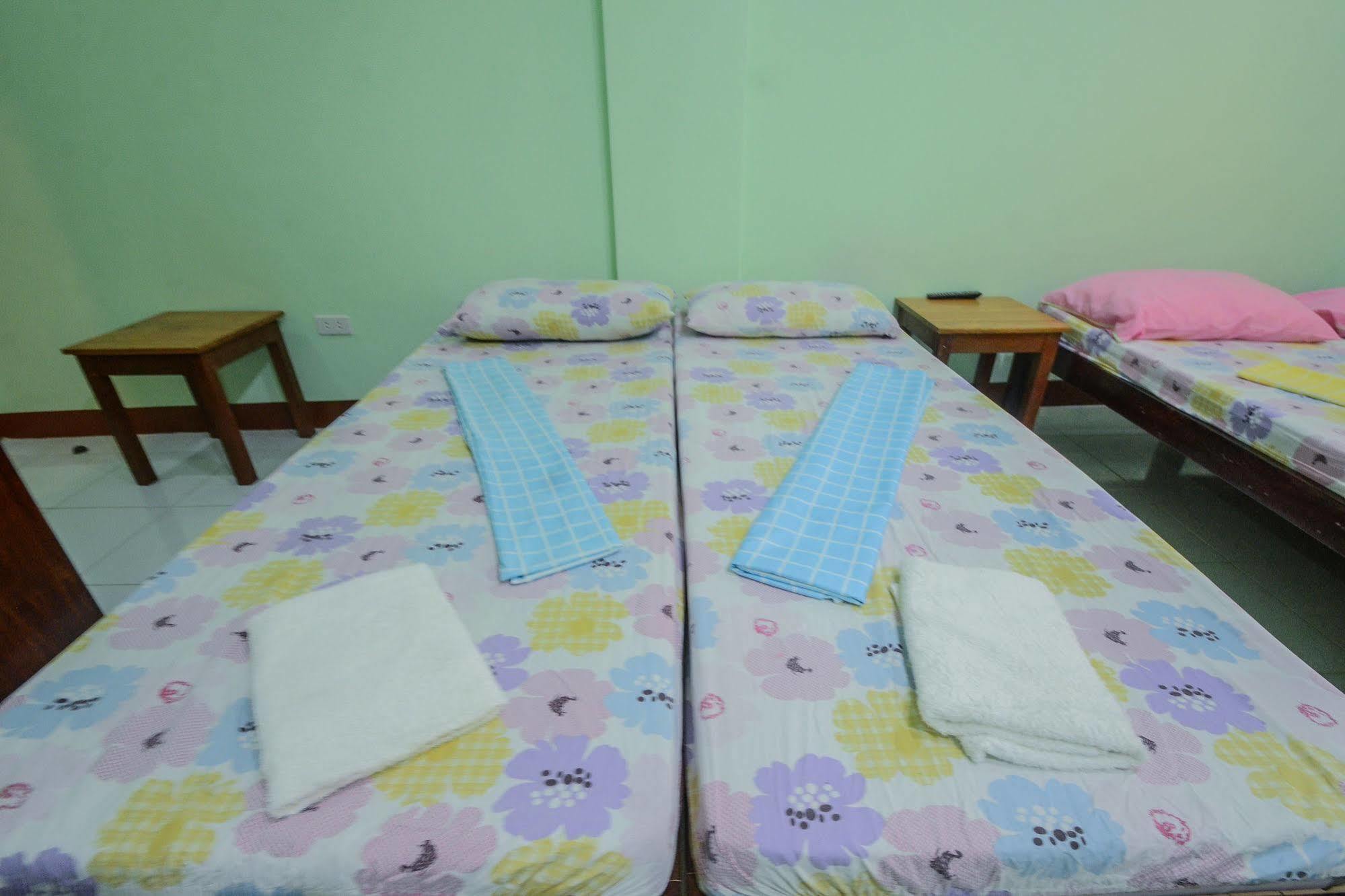 โอโย 554 แดดส์ เบย์วิว เพนชั่น Bed & Breakfast Puerto Princesa ภายนอก รูปภาพ